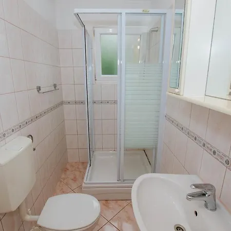Appartement 10 *