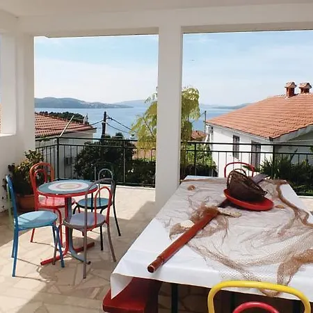 Appartement 10 *