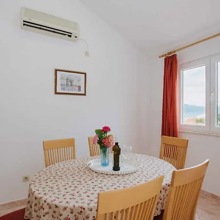 10 Apartament *