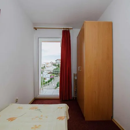 10 Apartament *