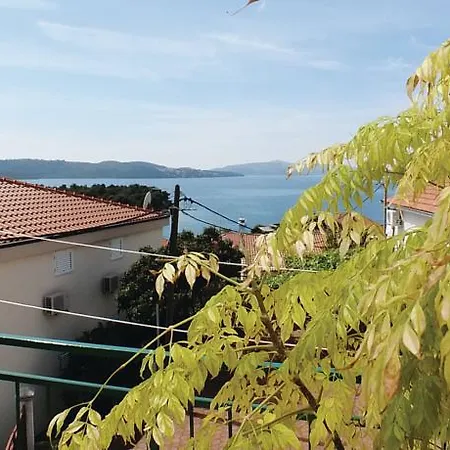 Apartament 10 *