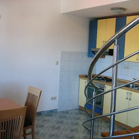 10 Apartament